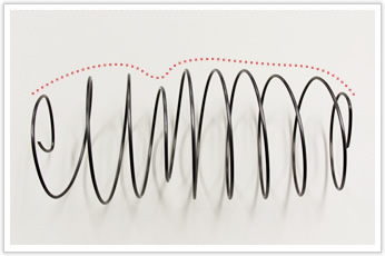 商品のフォルムに合わせて加工した圧縮バネ